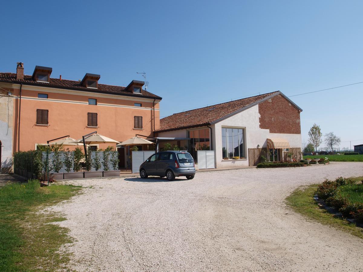 La Cascina Del Sole Vandrarhem Rivarolo del Re ed Uniti Exteriör bild