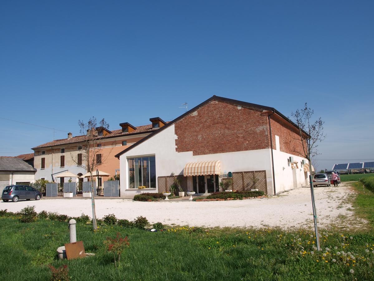 La Cascina Del Sole Vandrarhem Rivarolo del Re ed Uniti Exteriör bild